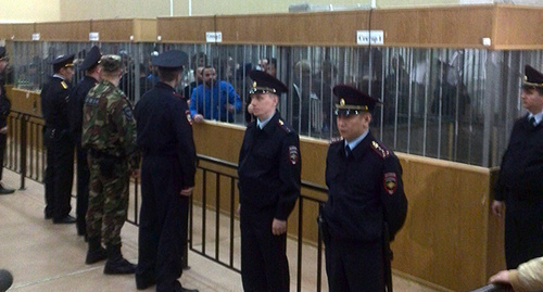 The police in the court room during the session in the case of the attack on Nalchik. Photo: http://memohrc.org/news/vynesen-prigovor-po-delu-o-vooruzhennom-napadenii-na-nalchik