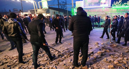 The participants of the mass riots in Nardaran. Photo by Aziz Karimov for the "Caucasian Knot"