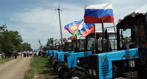 The equipment of the participants of the "tractor march". Photo: the page of the farmer Vasily Melnichenko in Twitter https://twitter.com/melnichenko_va