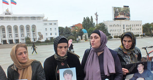 Rally of relatives of missing Dagestanis, October 11, 2016. Photo by Patimat Makhmudova for the 'Caucasian Knot'. 