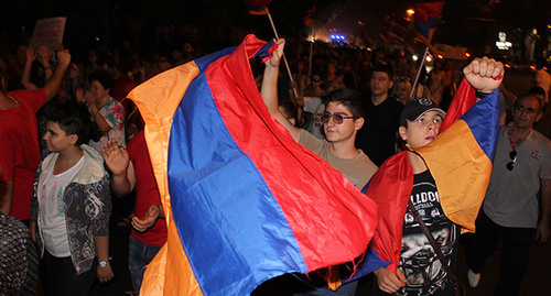 The participants of the protest action in Yerevan holding an Armenian flag. Photo by Tigran Petrosyan for the "Caucasian Knot"
