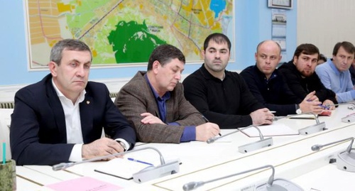 Makhachkala officials at the meeting with Mayor, November 4, 2016. Photo: Mkala.ru