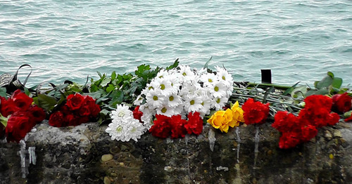 Flowers in memory of the victims of the Tu-154’s crash. Sochi, December 26, 2016. Photo by Anna Gritsevich for the "Caucasian Knot"