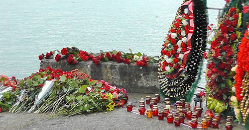 A piece of a memorial for those who perished in the crash of Tu-154. Photo by Anna Gritsevich for the "Caucasian Knot"