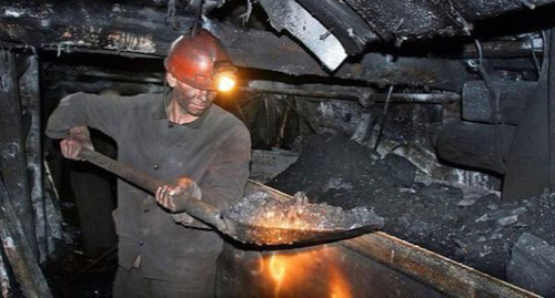 A miner. Photo http://bloknot-rostov.ru/news/dolgi-po-zarplate-nachali-pogashat-shakhteram-gk-k-774184?sphrase_id=190500