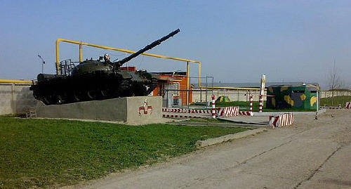 Tank unit in Chechnya. Photo: http://wikimapia.org/1710809/ru/Войсковая-часть-23132-Войсковая-часть-65384#/photo/3731370