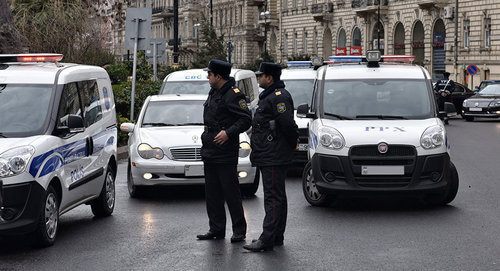 Road Patrol Service inspectors in Baku. Photo: © Sputnik / Murad Orujov, https://ru.sputnik.az/incidents/20170109/408355569/pokushenie-ubijstvo-vladelec-magazina-dolzhnik.html