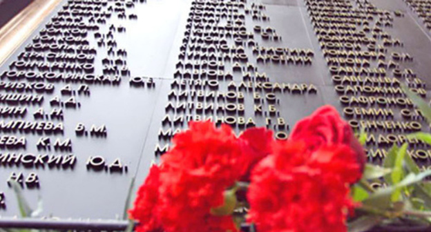 Memorial board with names of Dubrovka terror act victims. Photo: Yuri Timofeev (RFE/RL)