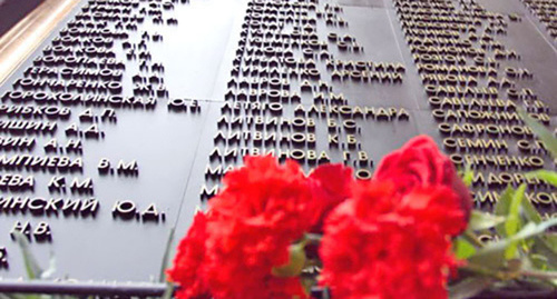 Memorial board with names of Dubrovka terror act victims. Photo: Yuri Timofeev (RFE/RL)