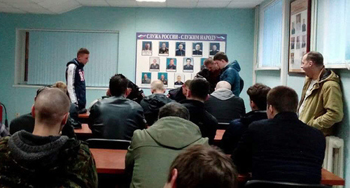 Detainees at police station in Oktyabrskaya Street. Photo by eyewitness provided by Krasnodar headquarters of Alexei Navalny. 
