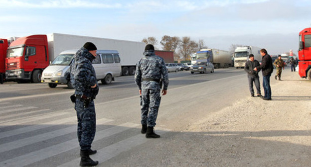 Truckers' rally in Manas, Dagestan, November 23, 2015. Photo by Ruslan Alibekov for the 'Caucasian Knot'. 