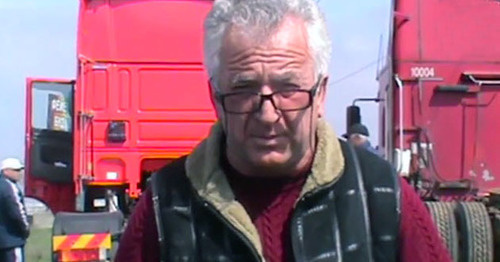 Adalbi Mataev, a participant of the truck drivers' strike in the Prokhladnensky District of KBR. April 4, 2017. Screenshot of a video by "Caucasian Knot"