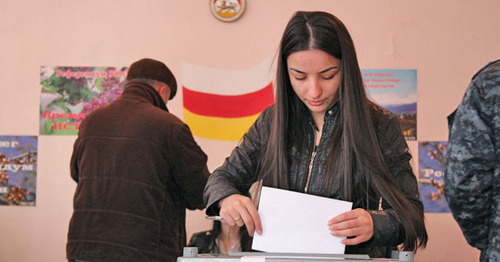 Voting at presidential election and referendum in South Ossetia, April 9, 2017. Photo by Alan Tskhurbaev for the ‘Caucasian Knot’. 