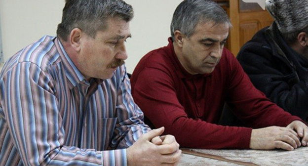 Valery Brinikh and Zaurbiy Chundyshko (right). Photo: https://onkavkaz.com/articles/3448-dum-adygei-prizval-privlech-k-otvetstvennosti-rukovoditelja-partii-zelenye-za-to-chto-on-ne-dos.html