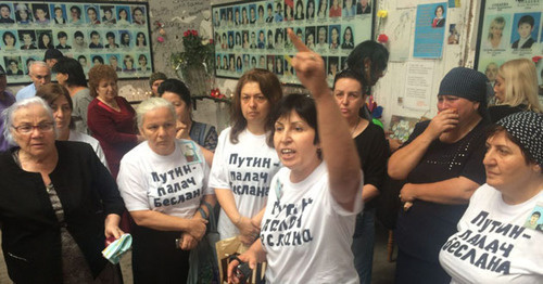 The participants of the protest action in the gym at school No. 1 in September 2016. Photo: Diana Khachatryan http://www.president-sovet.ru/