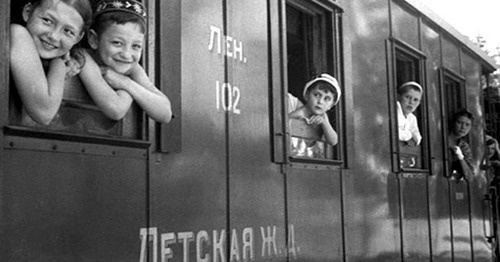 Emmanuel Yevzerikhin. Children railway, Leningrad Region, 1930s. Photo: © Memorial / Photosoyuz Agency 