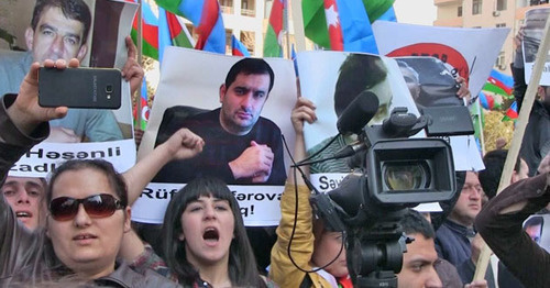 An opposition rally under the slogan: "No to robbery, no to lies, no to monarchy!" Baku, April 8, 2017. Screenshot of a video by CaucasianKnot https://www.youtube.com/watch?v=uDyJF_zP7Oc