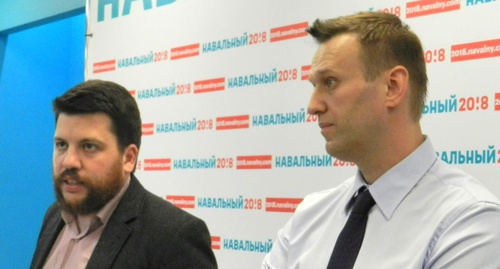 Leonid Volkov (to the right) and Alexei Navalny at the opening of the office in Volgograd. Photo by Tatyana Filimonova for "Caucasian Knot"