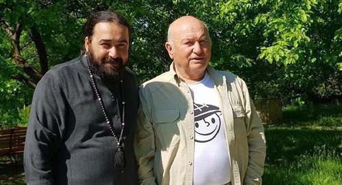 Schema-archimandrite Seraphim (Bit-Kharabi) and Yuri Luzhkov (right). Photo: FB / Andro Tbiliseli