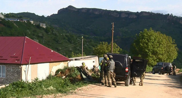Special forces in Dagestani mountain village. Photo: http://nac.gov.ru/kontrterroristicheskie-operacii/v-hode-kto-v-dagestane-neytralizovany-chetvero.html