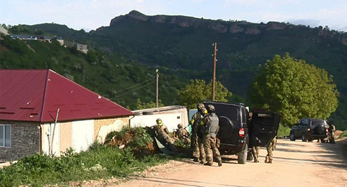Special forces in Dagestani mountain village. Photo: http://nac.gov.ru/kontrterroristicheskie-operacii/v-hode-kto-v-dagestane-neytralizovany-chetvero.html