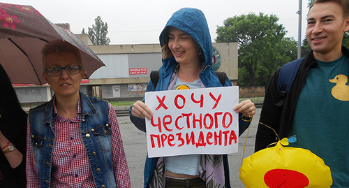 Picketers in Nalchik. Photo by Lyudmila Orazaeva for "Caucasian Knot"
