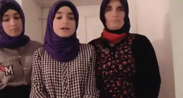 Ramazan Djalaldinov's daughters and wife during their video appeal to the 15th on air dialogue with the Russian President Vladimir Putin. June 2017. Screenshot of the video by the user Ramazan Djalaldinov /vk.com/videos318103275?z=video318103275_456239587%2Fpl_318103275_- 2