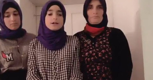 Ramazan Djalaldinov's daughters and wife during their video appeal to the 15th on air dialogue with the Russian President Vladimir Putin. June 2017. Screenshot of the video by the user Ramazan Djalaldinov /vk.com/videos318103275?z=video318103275_456239587%2Fpl_318103275_- 2