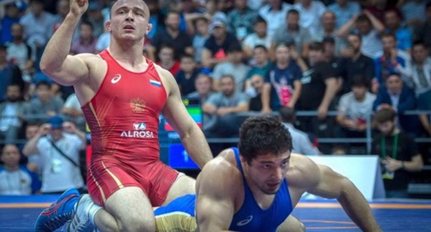 Vladislav Valiev and Shamil Kudiyamagomedov's fight at the Russian championship in Ingushetia. Photo by the Russian Wrestling Federation https://vk.com/wrestrus_ru?z=photo-26619469_456242140%2Fwall-26619469_338300