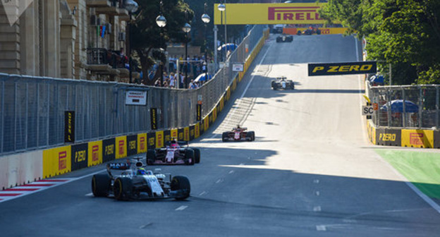 The "Formula 1" Grand Prix racing in Baku © SPUTNIK / MURAD ORUJOV
 https://ru.sputnik.az/photo/20170626/410881966/itogi-gran-pri-azerbaijana-formula-1.html