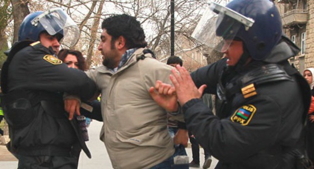 Detention of a protester at the rally in support of the Ismayilli residents. Baku, January 26, 2013. Photo by Aziz Karimov for "Caucasian Knot"