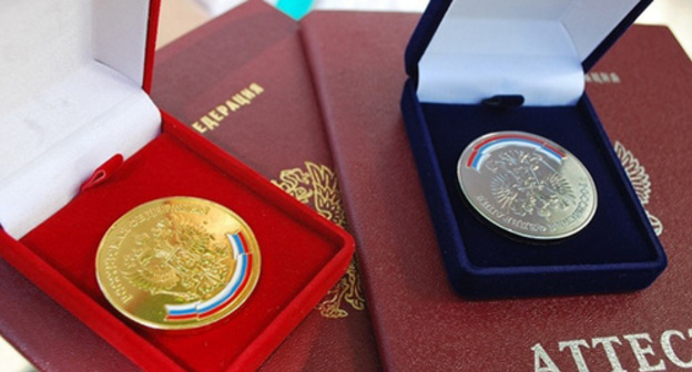 School medals. Photo http://pro-lubertsy.ru/offer/1099-pretendenty-na-medali