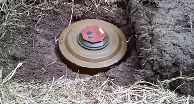 An anti-tank mine. Screenshot of the video by the user MIX RUShttps://www.youtube.com/watch?v=cZ1TBf3nCIU