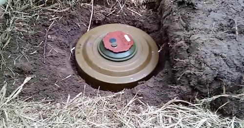 An anti-tank mine. Screenshot of the video by the user MIX RUShttps://www.youtube.com/watch?v=cZ1TBf3nCIU