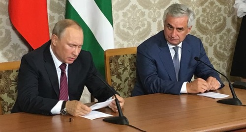 President Vladimir Putin at the meeting with Raul Khajimba, President of Abkhazia. Abkhazia, August 8, 2017. Photo by Dmitry Stateynov for "Caucasian Knot"