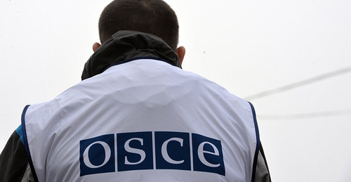 An OSCE mission employee. Photo: © Sputnik / Alexei Kudenko
