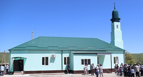 A mosque in the village of Aki-Yurt in Ingushetia. Photo: http://www.ingushetia.ru/news/018628/