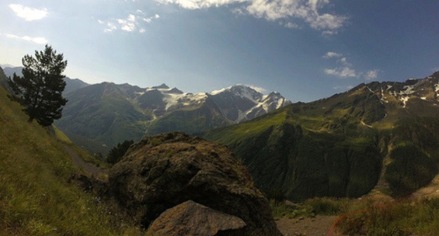 Donguz-Orunbashi mountain pass. Photo: Andrey Aleev https://www.flickr.com/photos/135402957@N06/