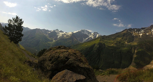 Donguz-Orunbashi mountain pass. Photo: Andrey Aleev https://www.flickr.com/photos/135402957@N06/