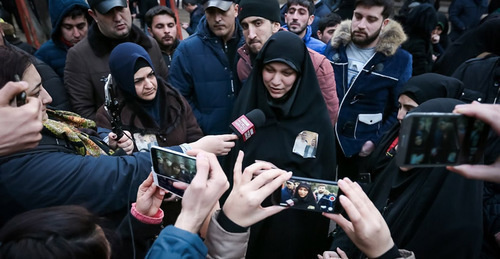 Relatives of defendants in Nardaran case near Baku court, January 25, 2017. Screenshot of the Caucasian Knot video. 