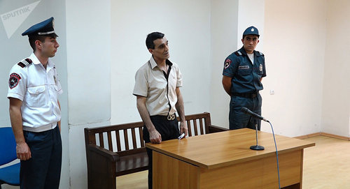 Grachya Arutyunyan in the courtroom. Photo © Sputnik/ Karen Yepremyan
https://ru.armeniasputnik.am/armenia/20170818/8326968/grachyu-arutyunyana-sudyat-vnov-soglasna-li-armyanskaya-femida-s-rossijskoj.html
