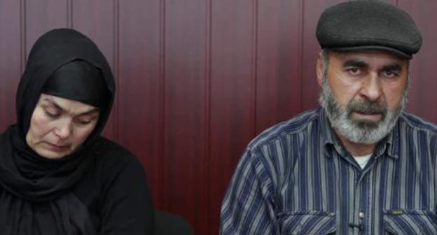 Patimat and Murtazali Gasanguseinov. Screenshot of the video by the user Nashe Mneniye https://www.youtube.com/watch?v=ukl7T-V0eAs