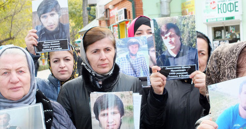 Mothers of missing residents of Dagestan hold protest action. Makhachkala, November 14, 2016. Photo by Patimat Makhmudova for the Caucasian Knot. 