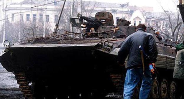 Russian infantry fighting vehicle destroyed in Grozny, January 1995. Photo: Mikhail Evstafiev, https://ru.wikipedia.org