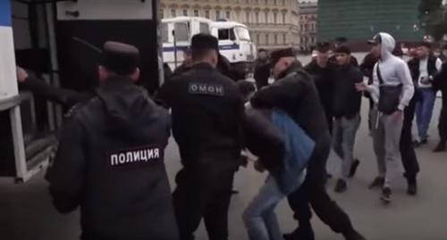 Police detain participants of rally action in support of Myanmar Muslims in Saint Petersburg. Screenshot: https://www.youtube.com/watch?v=G6VXFk5ywXk&t=64s