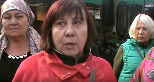 Sellers and shoppers at the Sheep Wool market in Nalchik. Photo: screenshot of the video https://www.youtube.com/watch?v=WLwj5-d8ldE