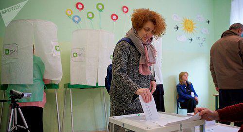 Election of deputies of city councils in Georgia. Photo: © Sputnik / Alexander Imedashvili https://sputnik-georgia.ru/georgia/20171022/237858518/Zhenshhiny-na-vyborah-v-Gruzii-byli-aktivnee-muzhchin.html