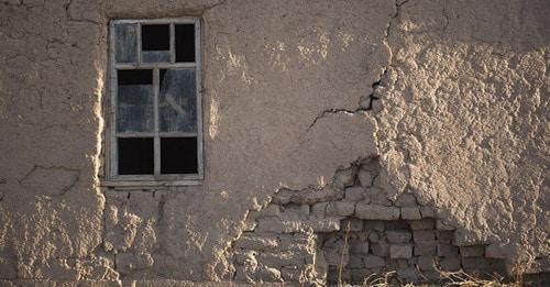 House damaged by the earthquake. Photo: Sputnik/Tabyldy Kadyrbekov