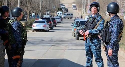 A police checkpoint in Chechnya. Photo http://runews24.ru/incidents/19/11/2017/504ef805373ef75bb44b7d46281fce0f
