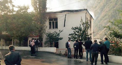 The building of the Rutul District administration in Dagestan after the fire. Photo: http://www.riadagestan.ru/news/disasters_and_catastrophes/glavnoe_administrati_vnoe_zdanie_v_rutul_skom_rayone_sgorela_v_noch_na_chetverg/